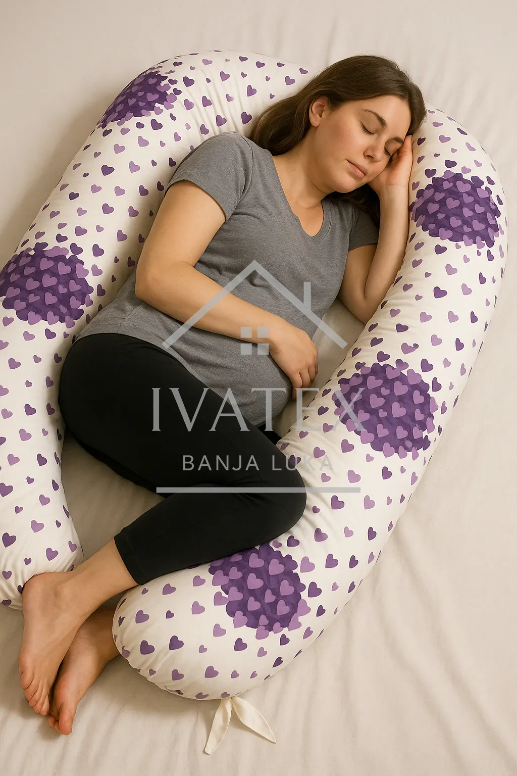 Jastuk za trudnice sa ljubičasto-rozim srcima